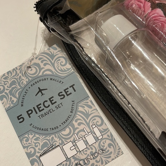 NWT 5 piece pink travel kit - Picture 6 of 7